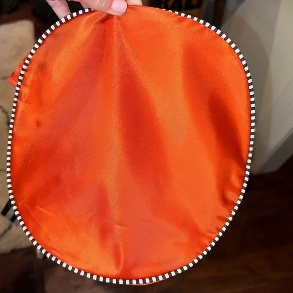 Henri Bendel Colorblock Logo Nylon Barrel Duffel – NWOT! 🧡 Collector item! - Picture 3 of 13